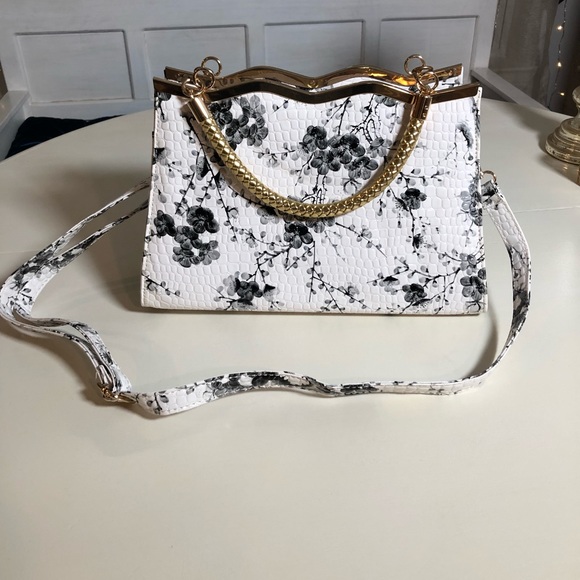 Disney Epcot China Black & White Floral Purse - Picture 7 of 8